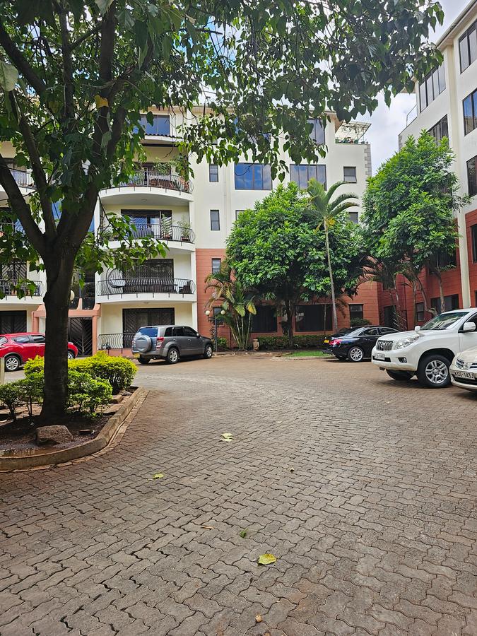 3 Bed Apartment with En Suite at Lavington - 2