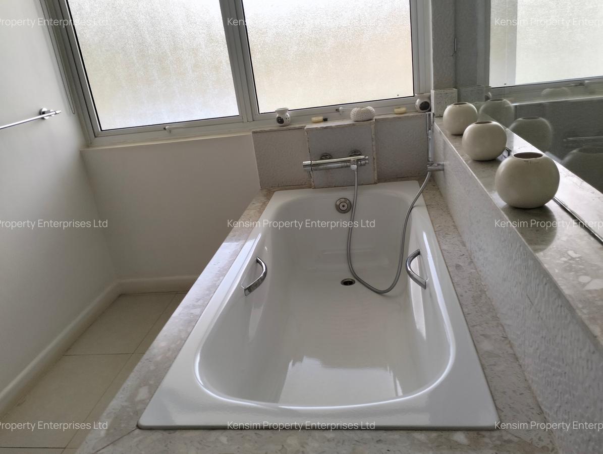 4 Bed Townhouse with En Suite in Spring Valley - 15