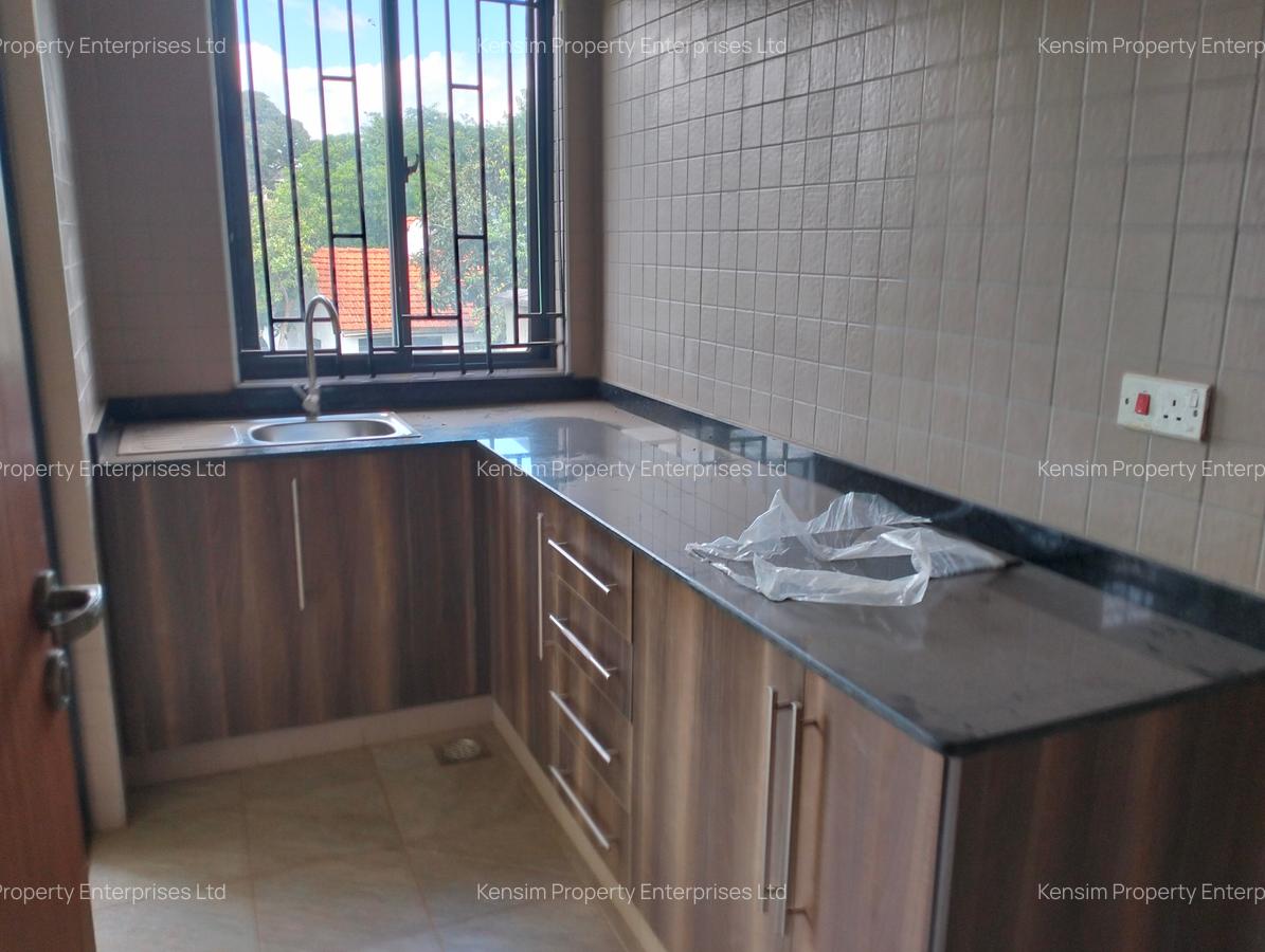 6 Bed Townhouse with En Suite in Lavington - 17