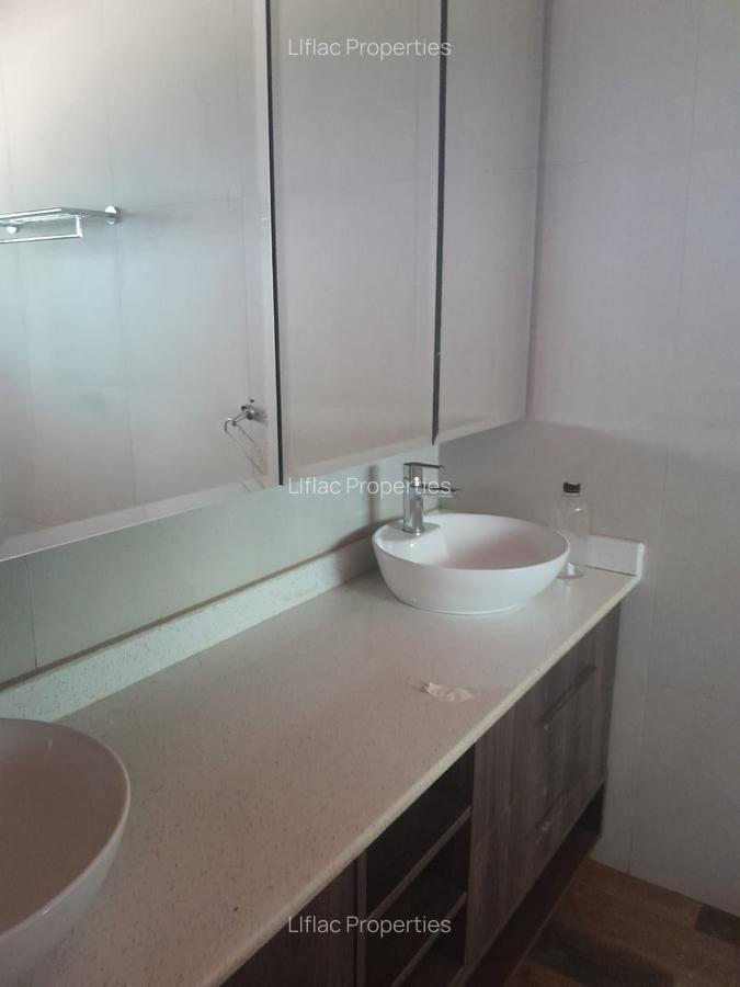 4 Bed House with En Suite in Runda - 9