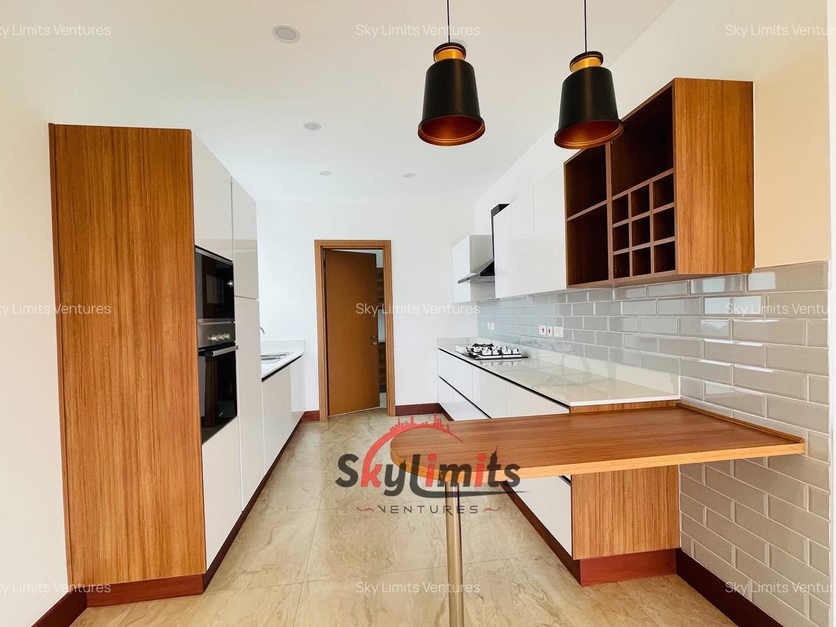 3 Bed Apartment with En Suite in Parklands - 6