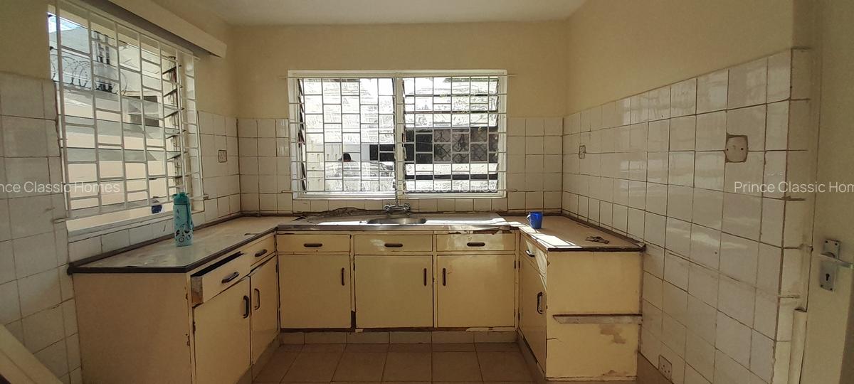 Commercial Property with Service Charge Included in Kilimani - 6