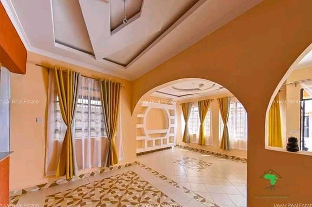 3 Bed House with En Suite in Kenyatta Road - 5