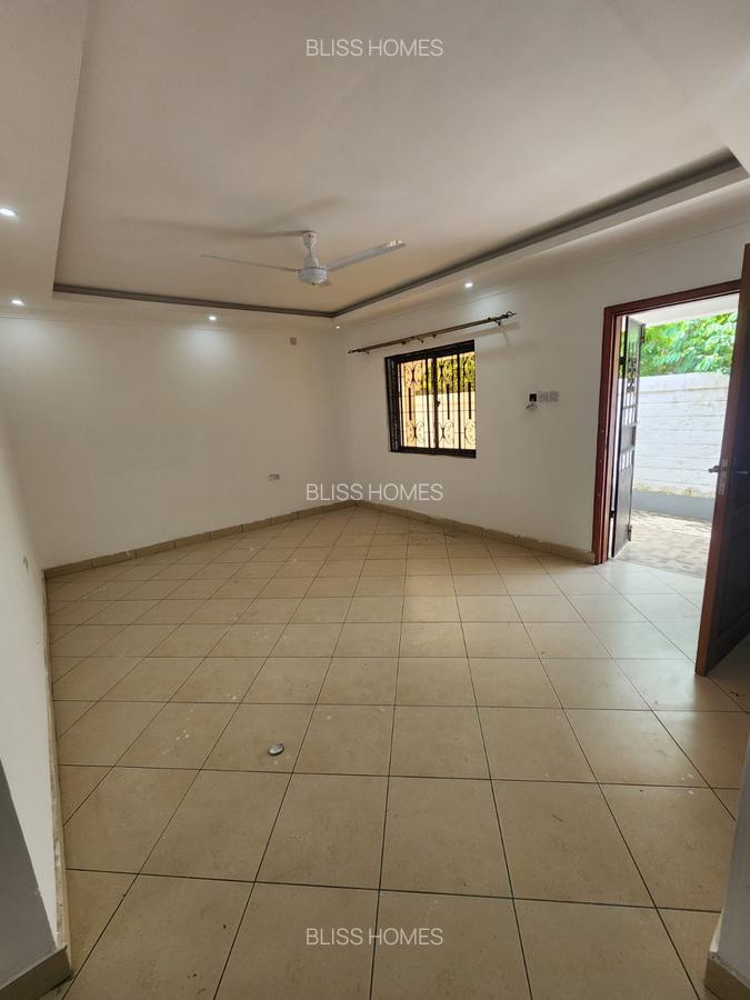 3 Bed House with En Suite at Majaoni - 2