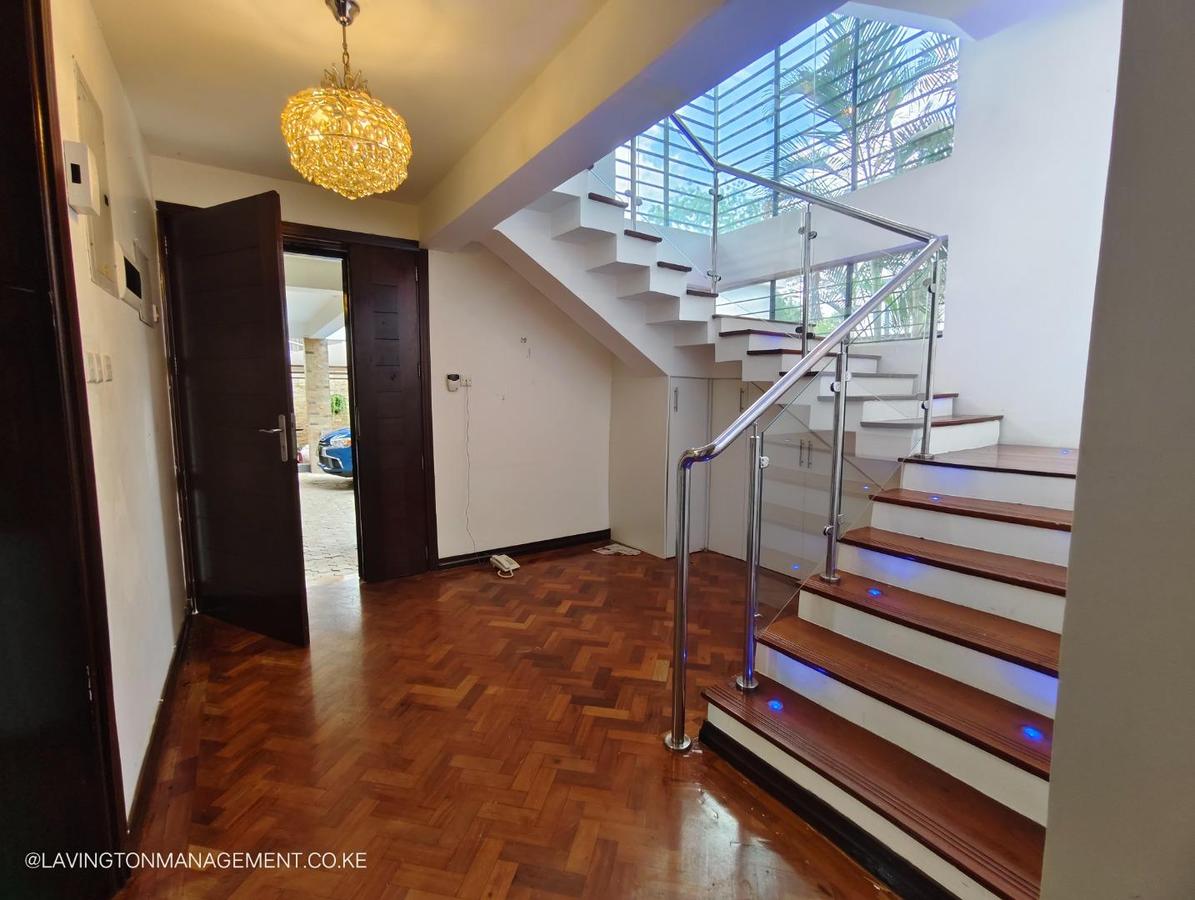 5 Bed Townhouse with En Suite at Lavington Green - 8