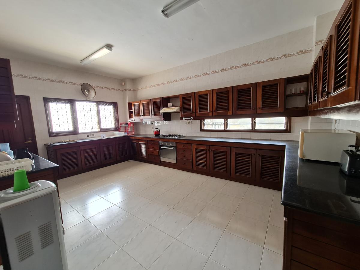 4 Bed House with En Suite in Nyali Area - 17