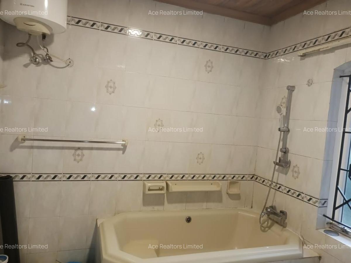 4 Bed House with En Suite at Hillview - 12