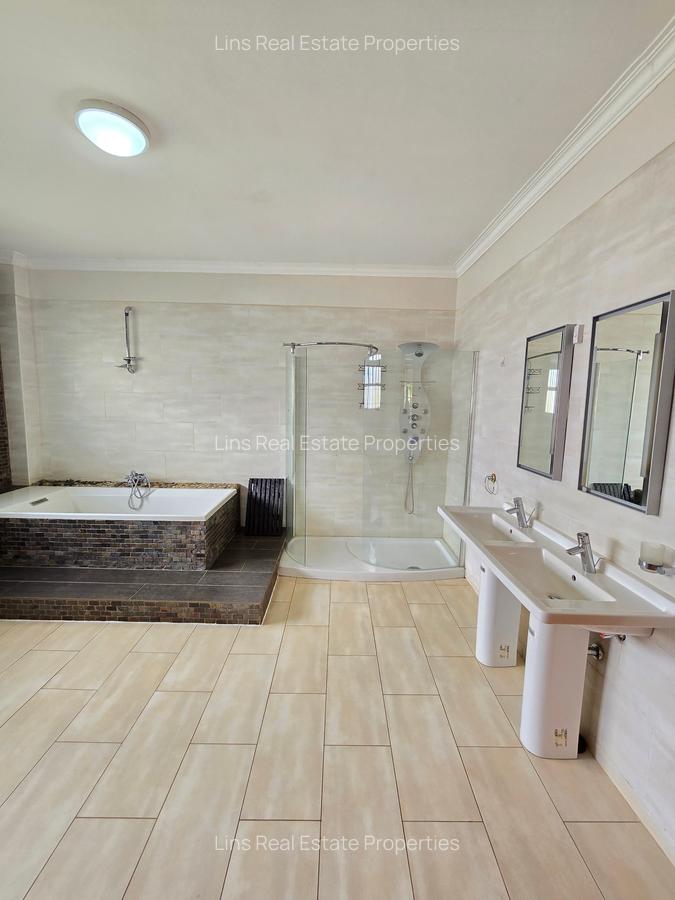 4 Bed House with En Suite in Runda - 11