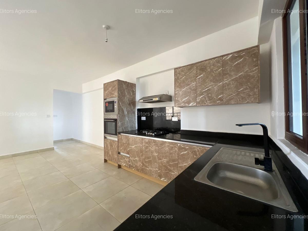 1 Bed Apartment with En Suite at Lantana Road - 4