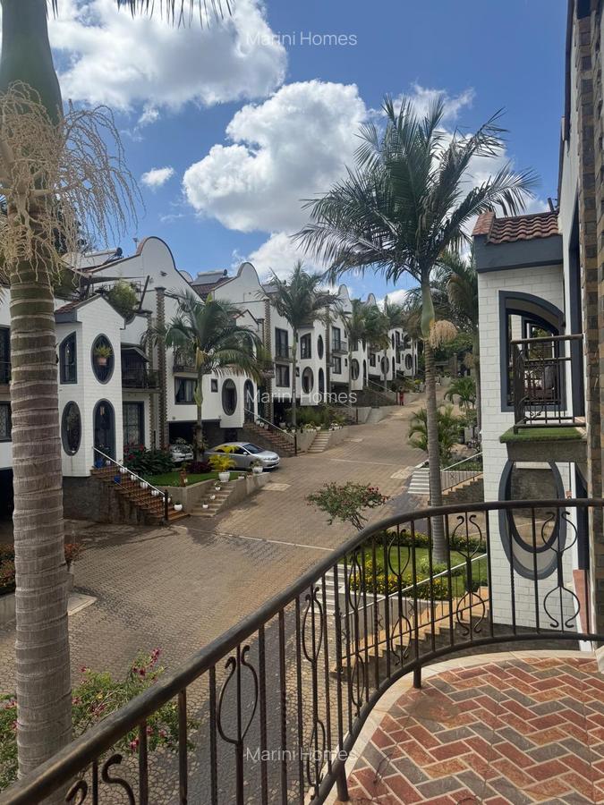 5 Bed Townhouse with En Suite in Brookside - 2