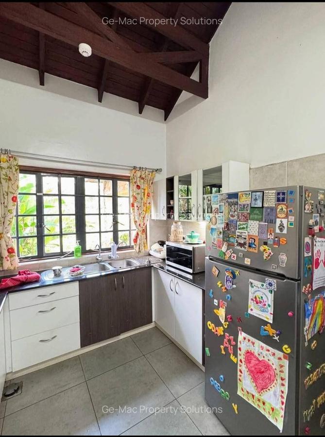 4 Bed House with En Suite in Runda - 8