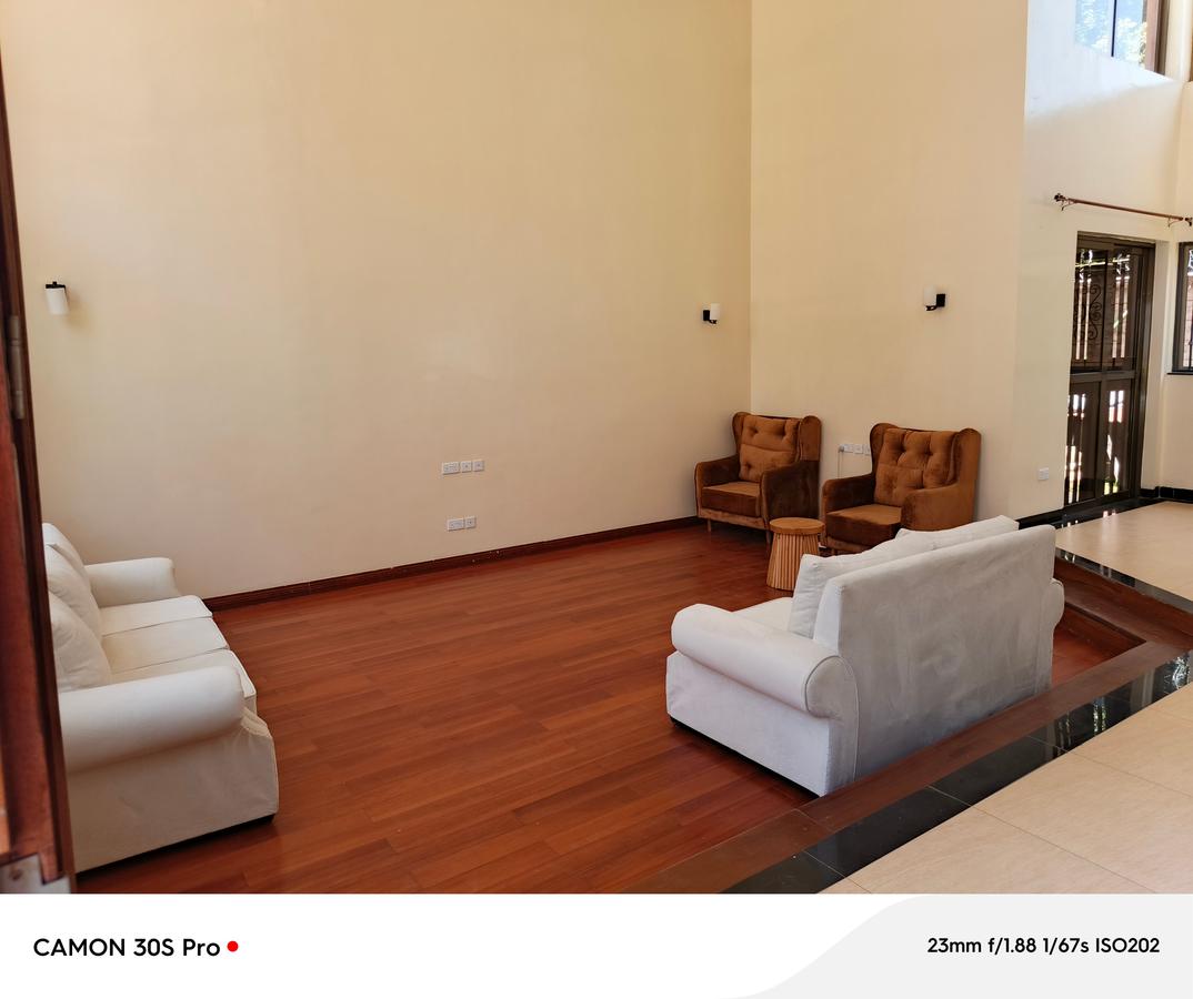 5 Bed Townhouse with En Suite at Lavington - 5