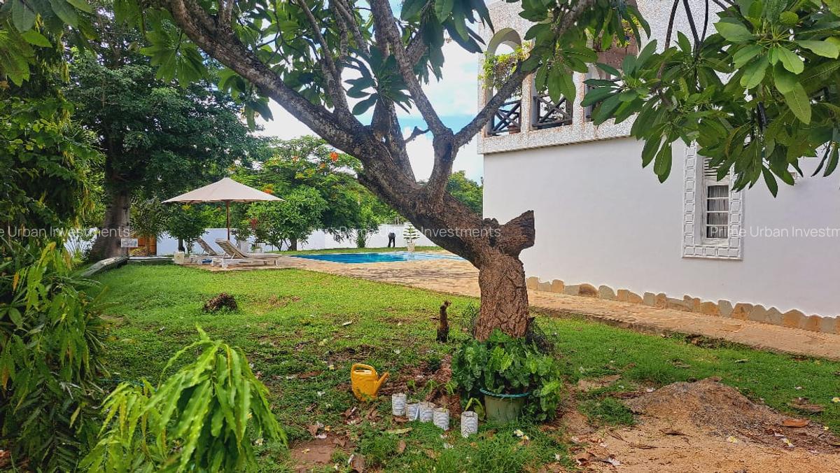 4 Bed House with En Suite in Diani - 2