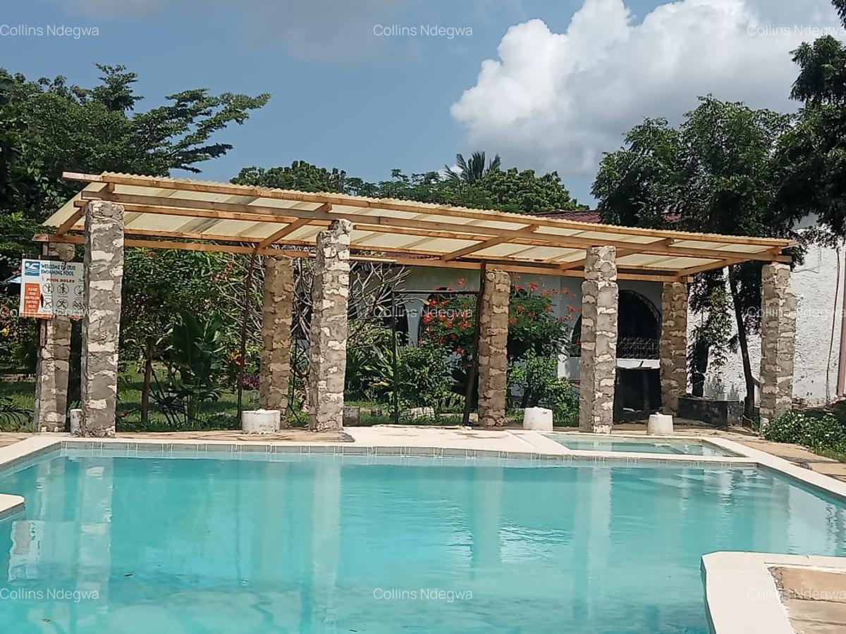 4 Bed Villa with En Suite at Tiwi Beach Road - 20