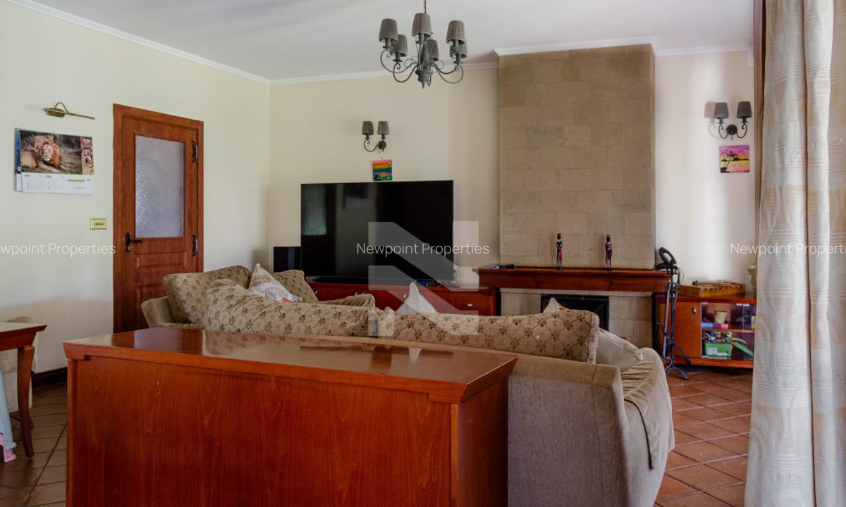 3 Bed House with En Suite in Windsor - 6