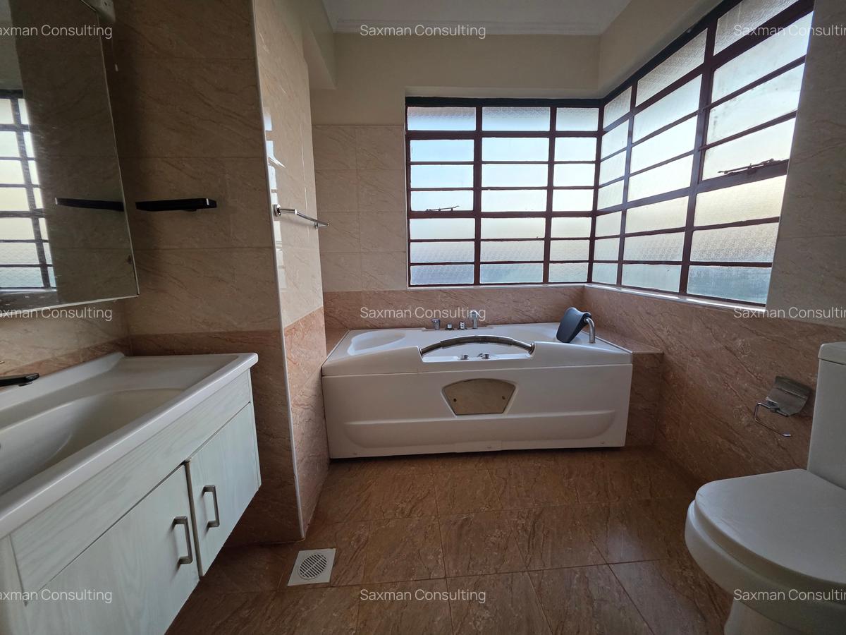 4 Bed Villa with En Suite in Runda - 4