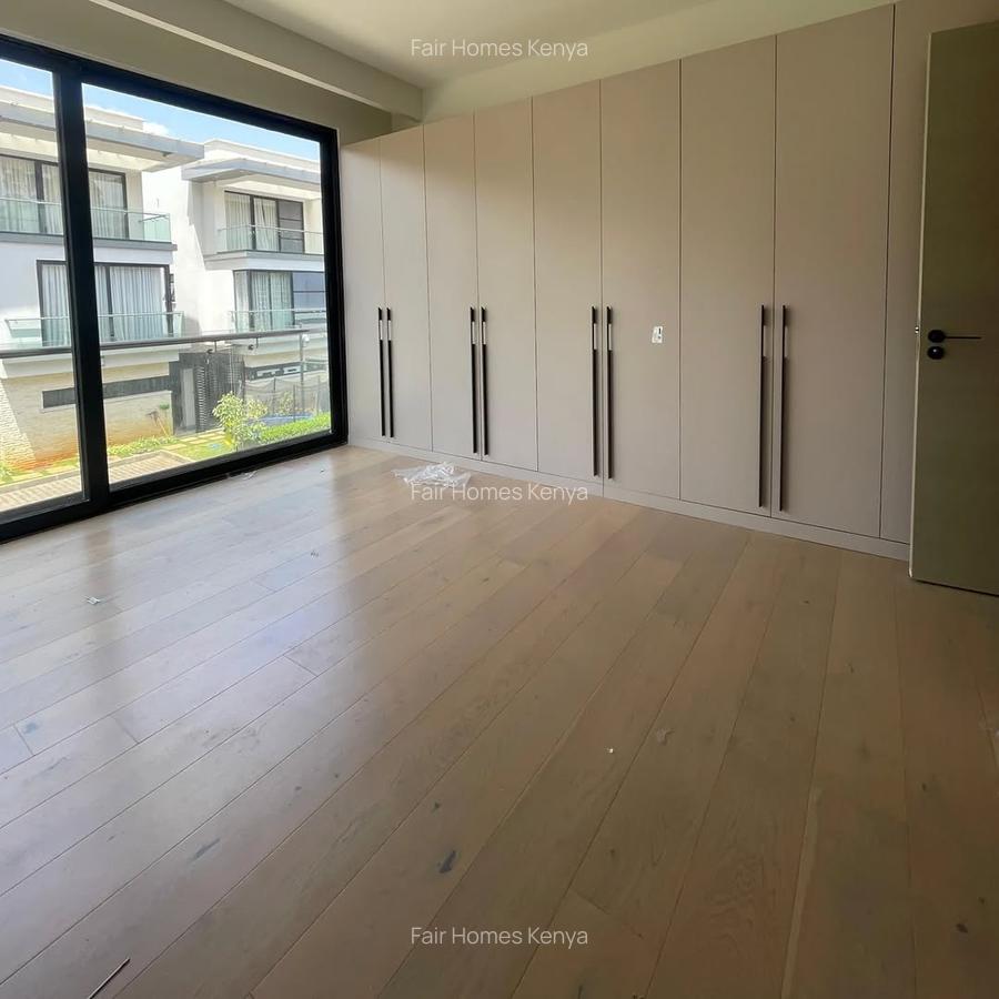 5 Bed Townhouse with En Suite at Lavington Green - 12