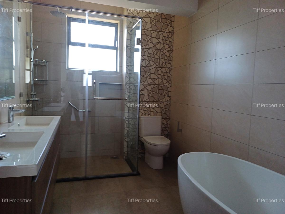 4 Bed Apartment with En Suite in Rosslyn - 12