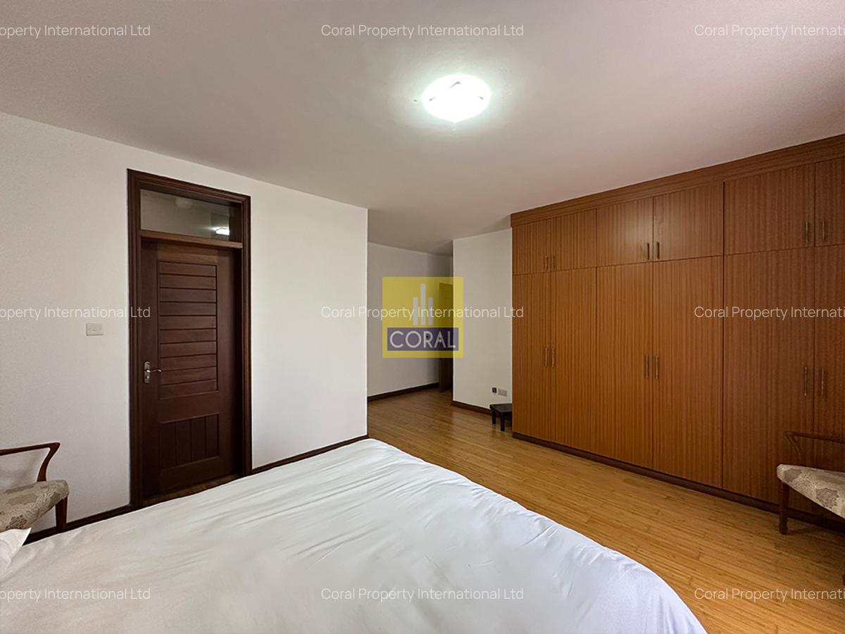 4 Bed Apartment in Riverside - 15