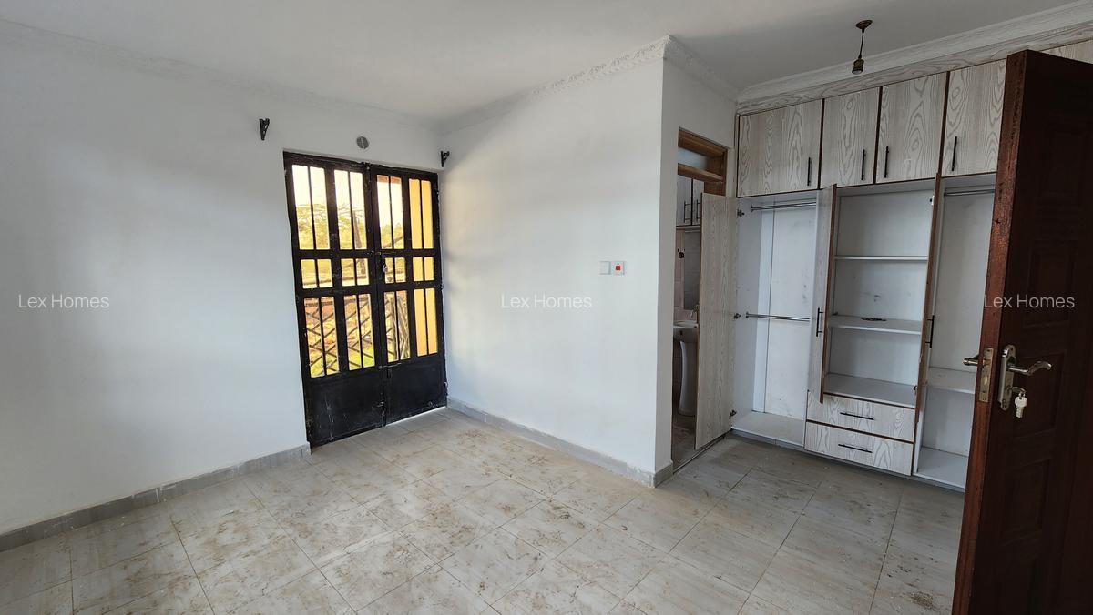 4 Bed House with En Suite at Rimpa Road - 16