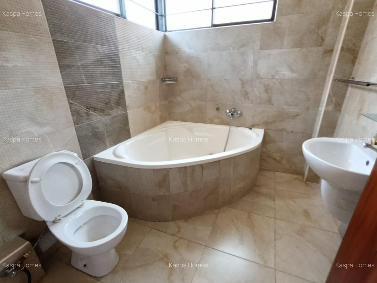 5 Bed House with En Suite in Lavington - 7