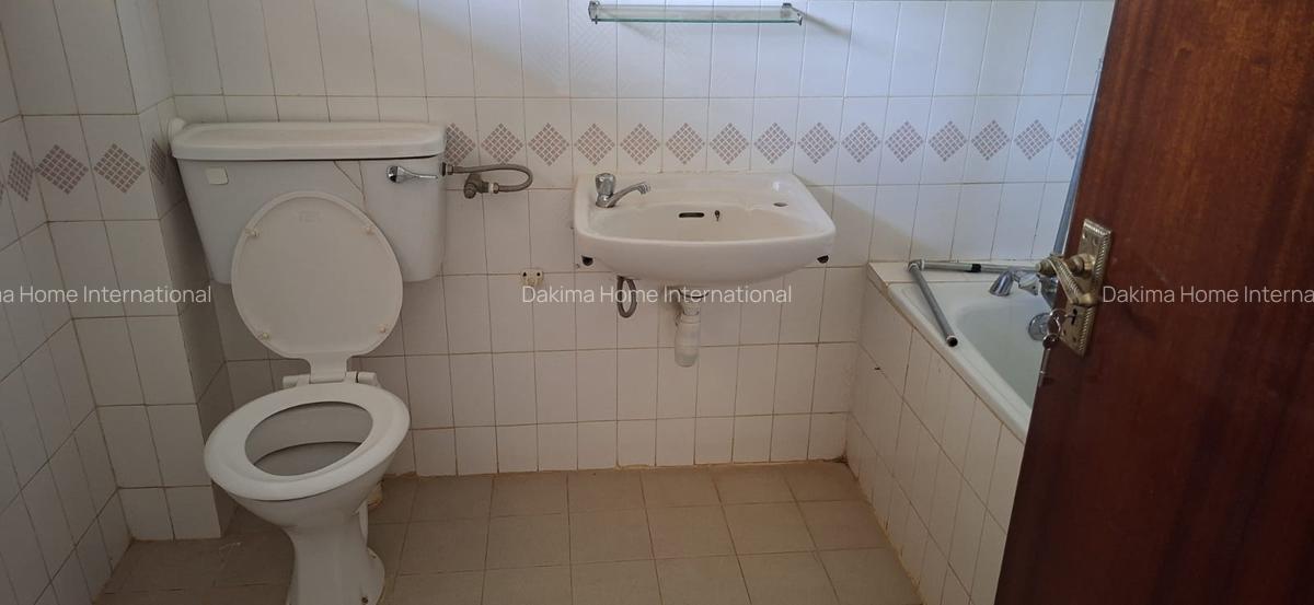 4 Bed House with En Suite in Nyari - 10