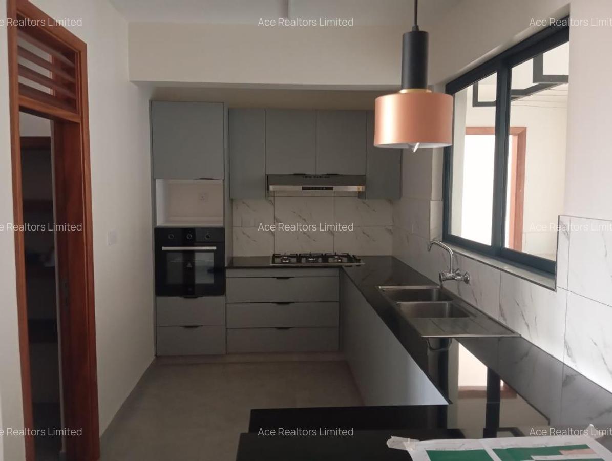 3 Bed Apartment with En Suite at Westlands - 5