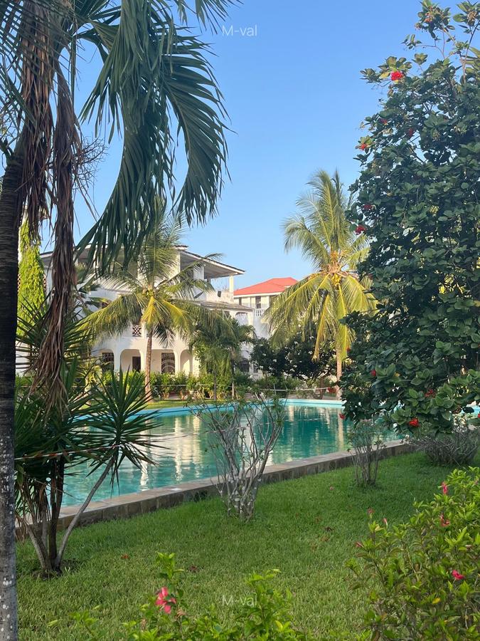 6 Bed Villa with En Suite at Casuarina - 4