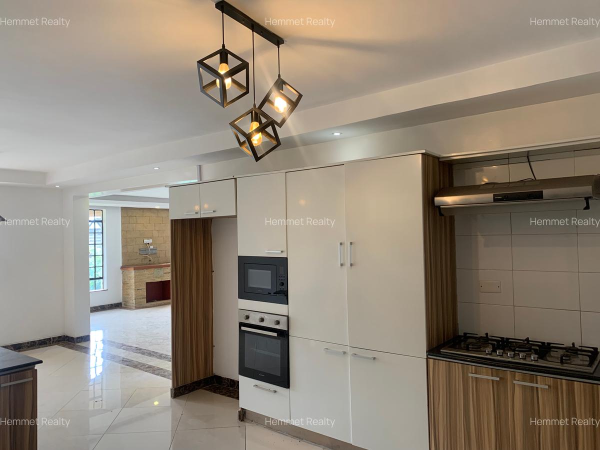 5 Bed Townhouse with En Suite in Kitisuru - 11