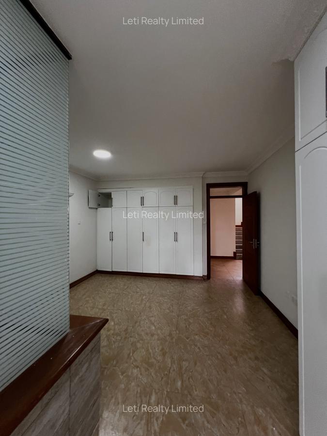 4 Bed Townhouse with En Suite in Lavington - 17
