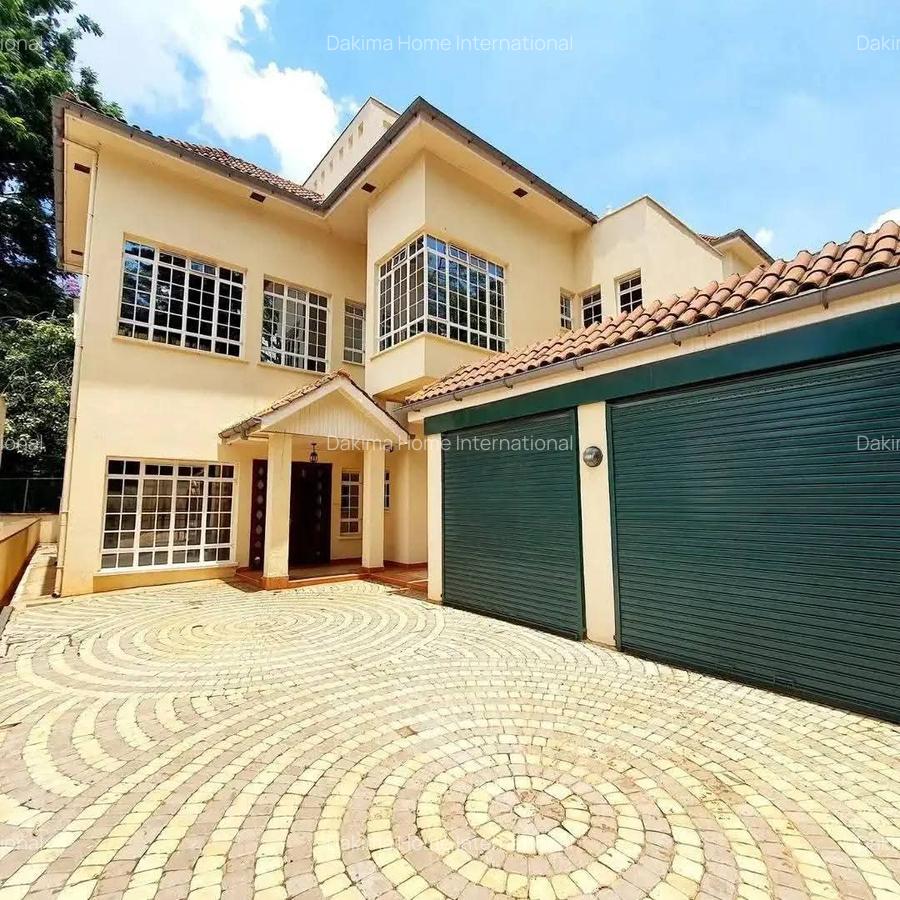 4 Bed Townhouse with En Suite in Brookside - 1