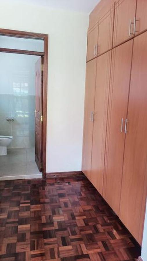 5 Bed Townhouse with En Suite in Lavington - 12