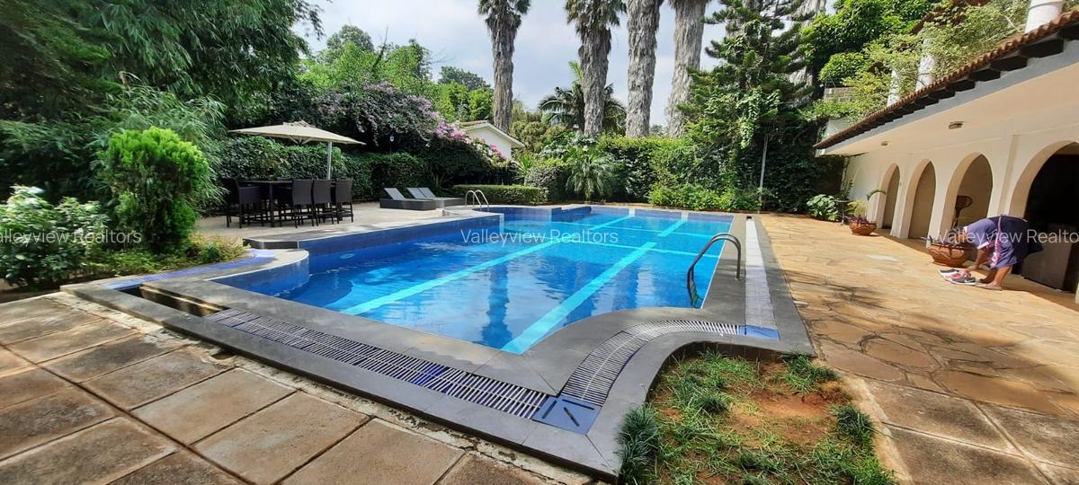 4 Bed Townhouse with En Suite at Lavington - 5