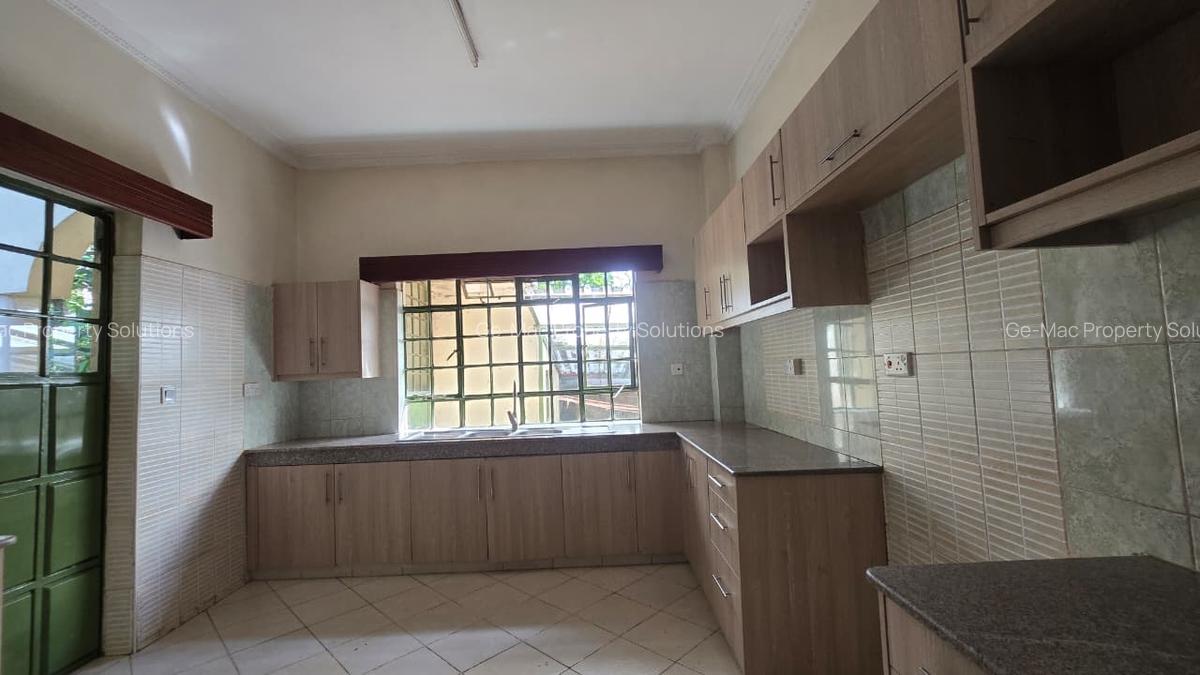 5 Bed Townhouse with En Suite in Lavington - 15