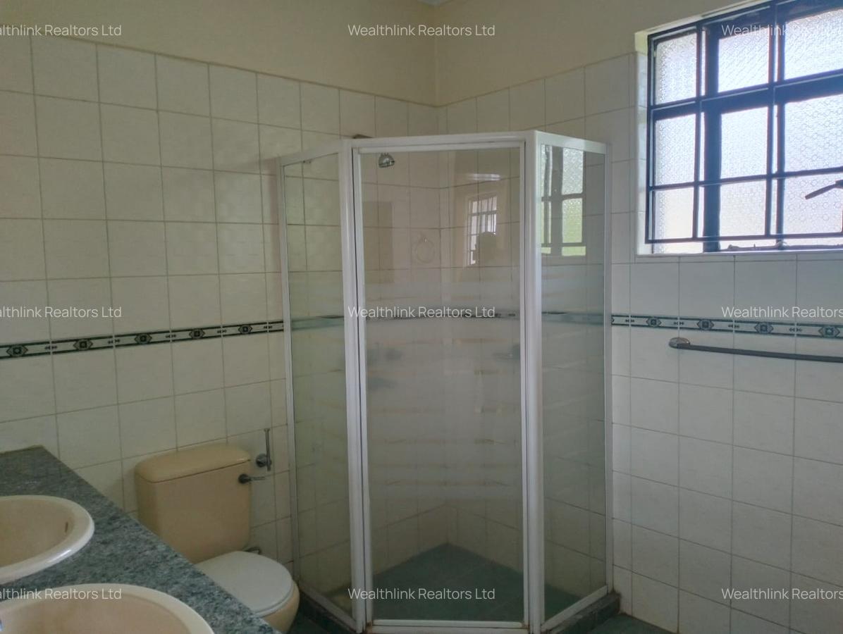 4 Bed Townhouse with En Suite at Lavington - 10