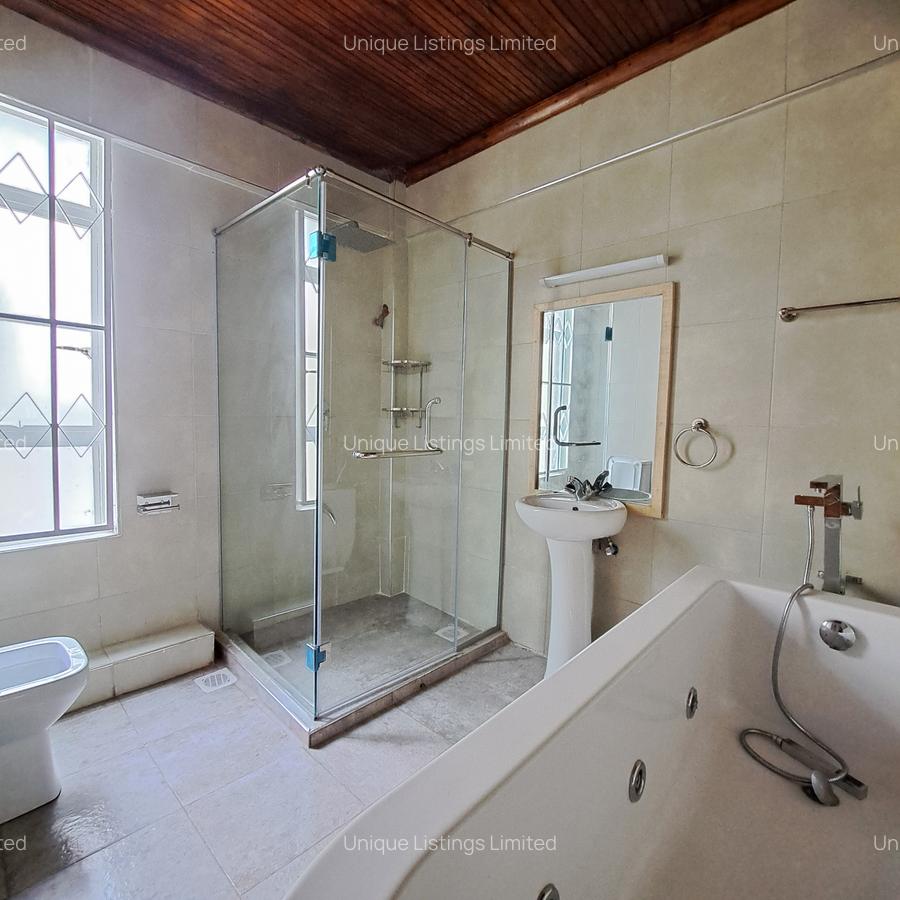 4 Bed Villa with En Suite in Spring Valley - 12