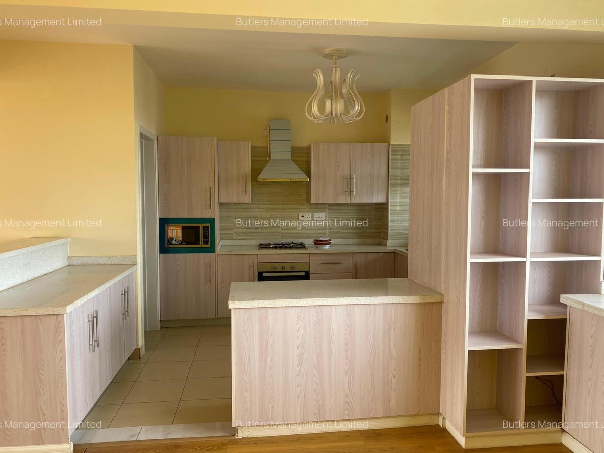 3 Bed Apartment with En Suite in Brookside - 5