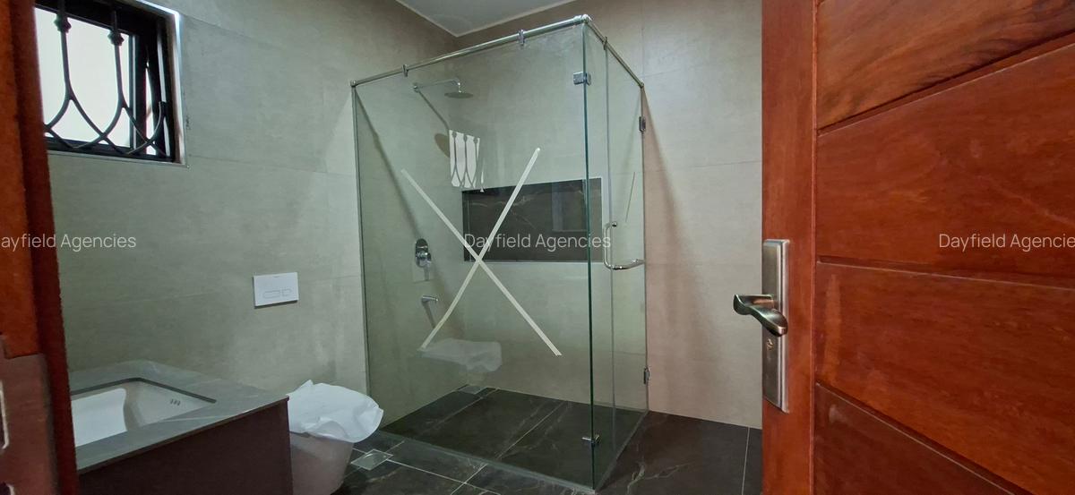 5 Bed House with En Suite in Loresho - 7