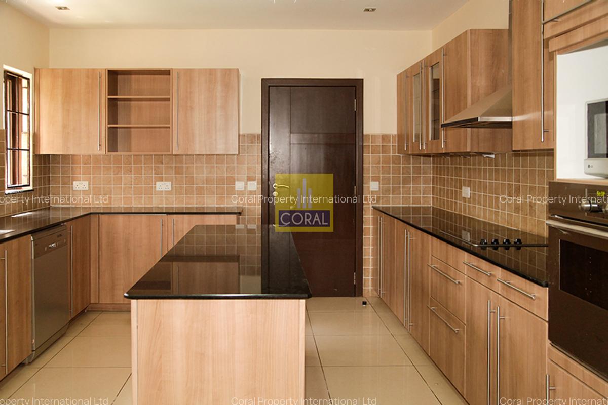 3 Bed Apartment in Riverside - 7