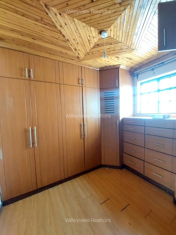 4 Bed Townhouse with En Suite at Lavington - 19