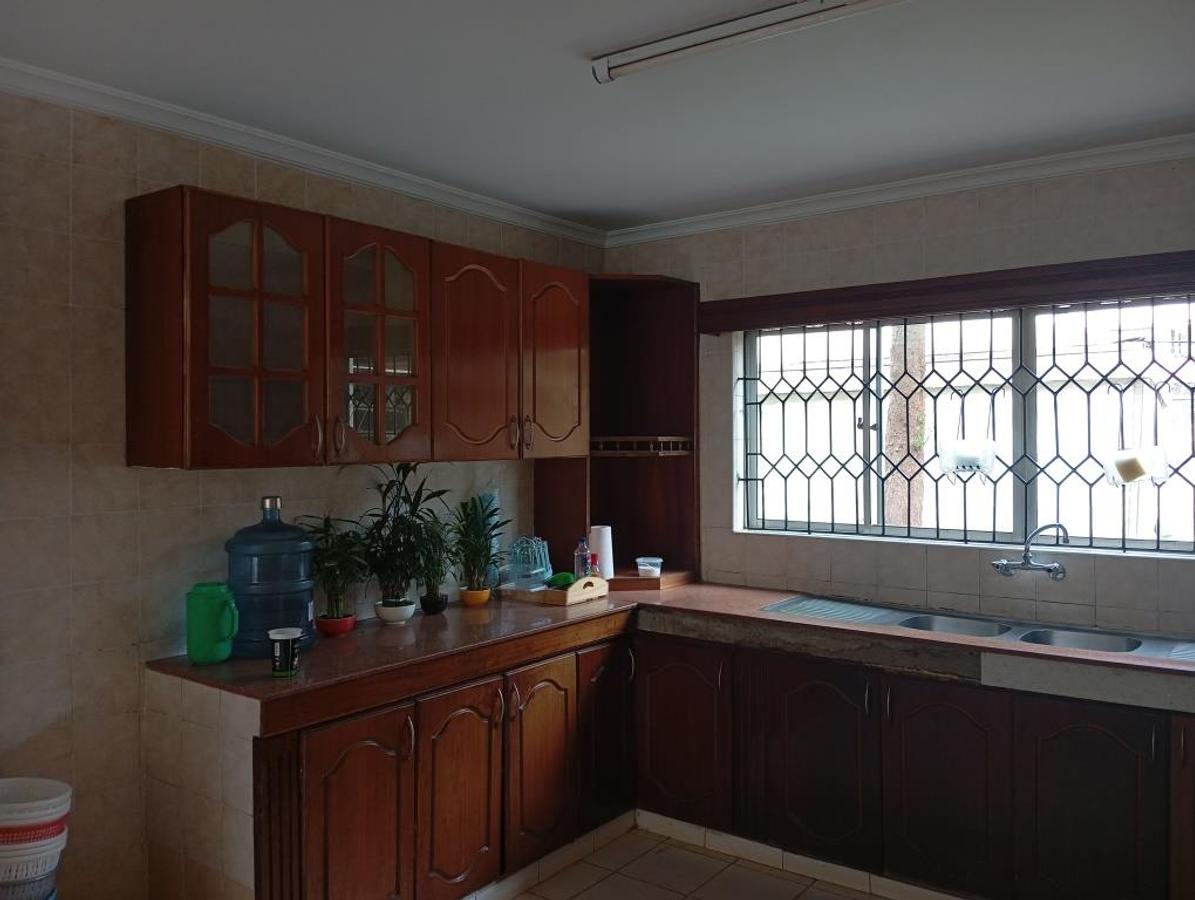 5 Bed House with En Suite at Lavington - 5