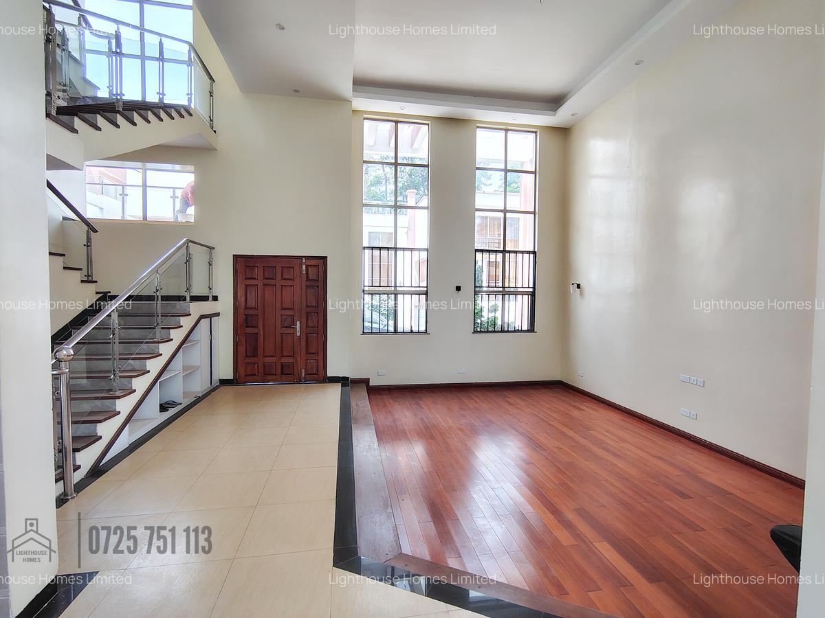 5 Bed Townhouse with En Suite at Lavington - 2