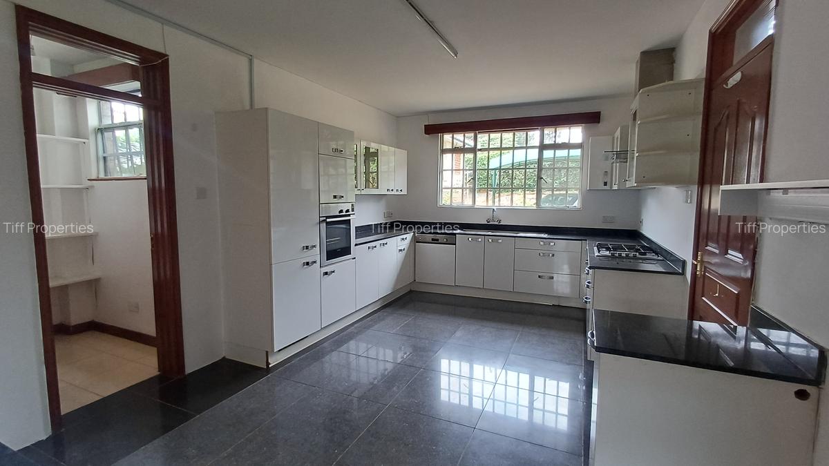 4 Bed Townhouse in Rosslyn - 8