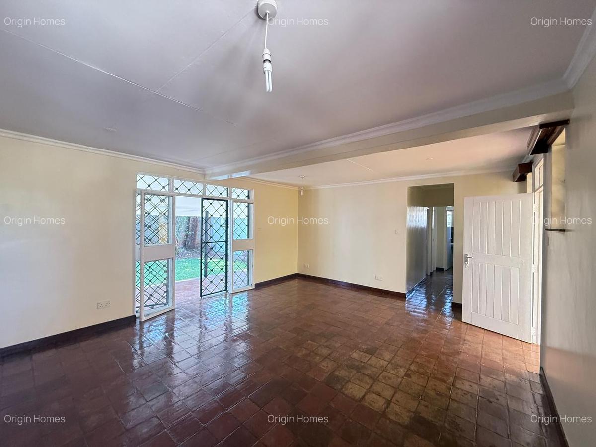 3 Bed House with En Suite at Lavington - 10