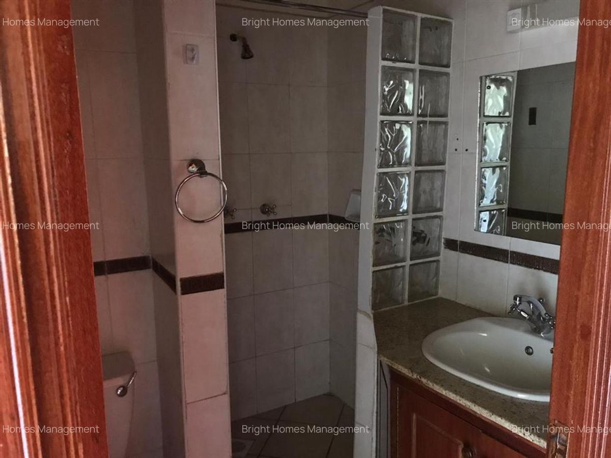 4 Bed Townhouse with En Suite in Lavington - 17