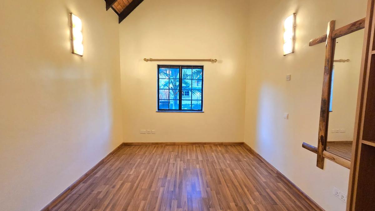 4 Bed Townhouse with En Suite in Lavington - 5