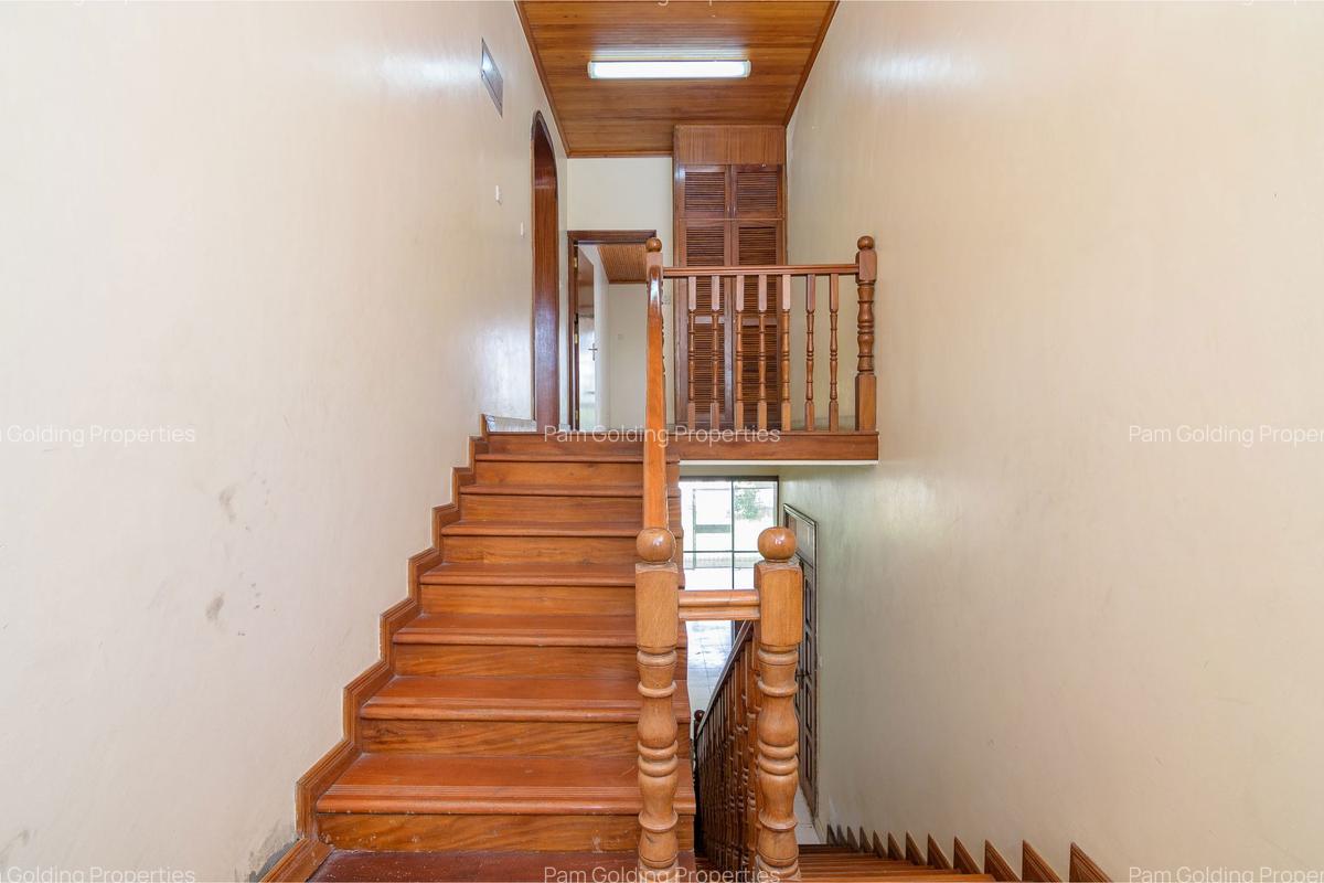 4 Bed Townhouse with En Suite at Links Road - 6