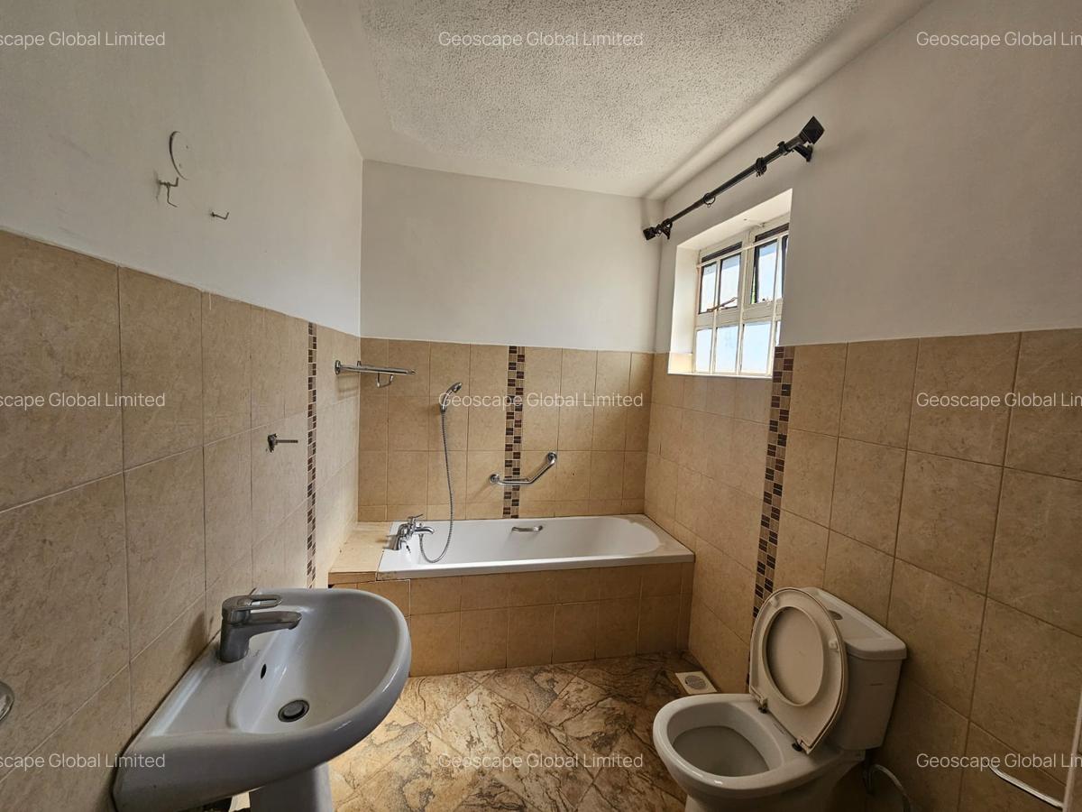 5 Bed House with En Suite in Runda - 4