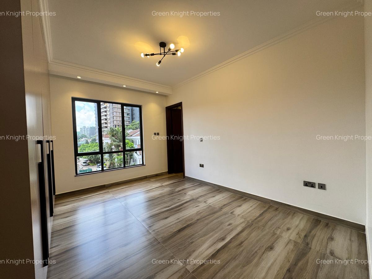 Serviced 2 Bed Apartment with En Suite in Westlands Area - 15