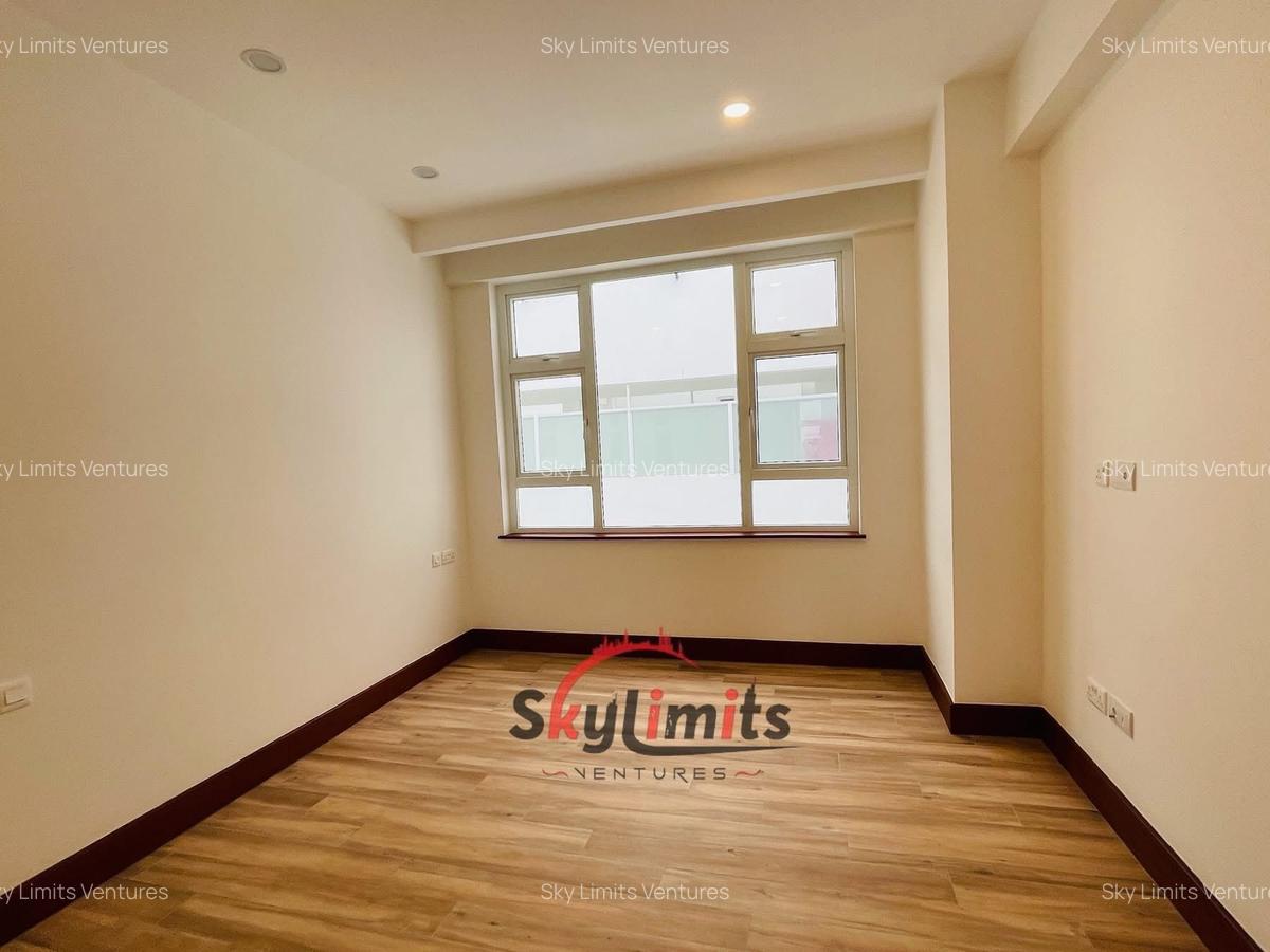 3 Bed Apartment with En Suite in Parklands - 7